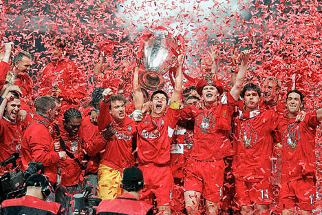 Gerrard lifts CL trophy 2005